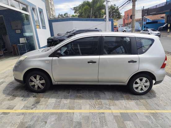NISSAN-LIVINA-2010