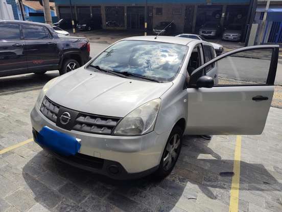NISSAN-LIVINA-1.8 16V FLEX 4P AUTOMÁTICO NISSAN-LIVINA-2010