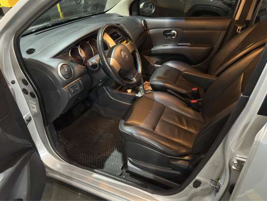 NISSAN-LIVINA-2012