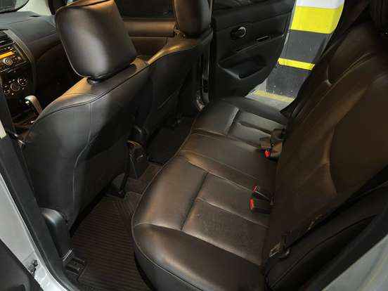 NISSAN-LIVINA-2012