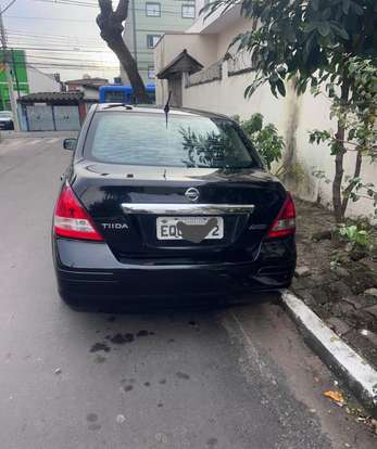 NISSAN-TIIDA-2010