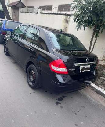 NISSAN-TIIDA-2010