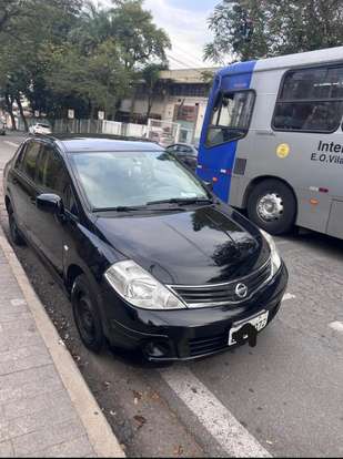 NISSAN-TIIDA-2010