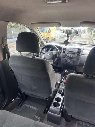 NISSAN-TIIDA-2010