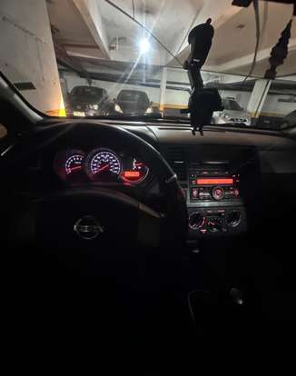 NISSAN-TIIDA-2010