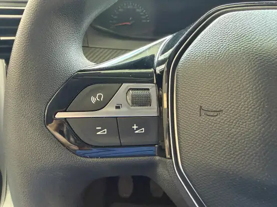 PEUGEOT-208-2023