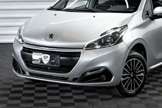 PEUGEOT-208-2018