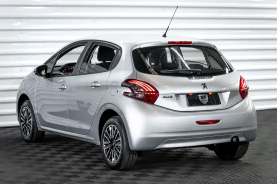 PEUGEOT-208-2018