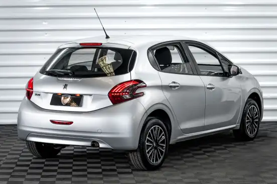 PEUGEOT-208-2018
