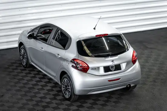 PEUGEOT-208-2018