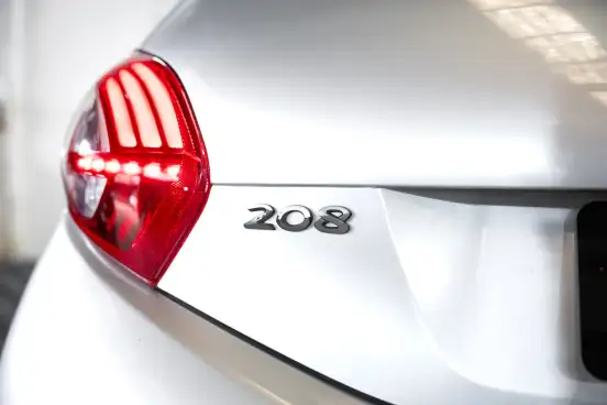 PEUGEOT-208-2018