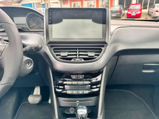 PEUGEOT-208-2014