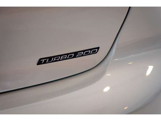 PEUGEOT-208-2023