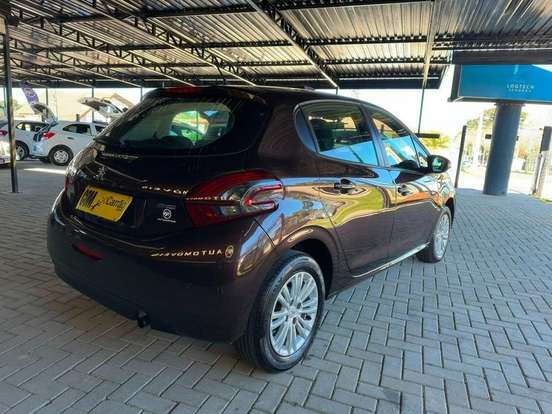 PEUGEOT-208-2016