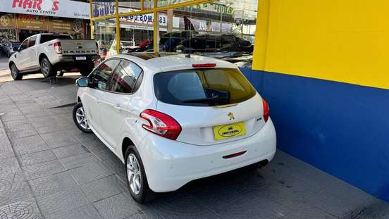 PEUGEOT-208-2015