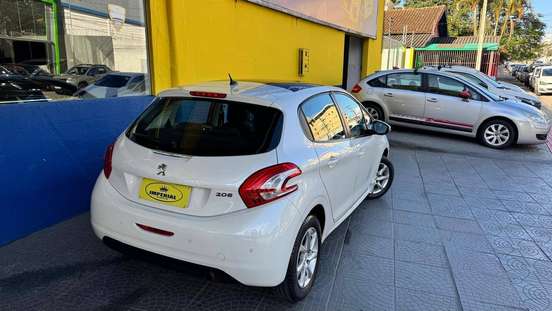 PEUGEOT-208-2015