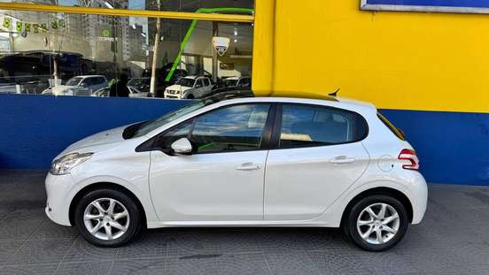 PEUGEOT-208-2015