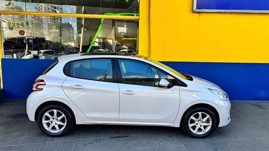 PEUGEOT-208-2015