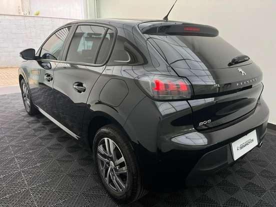 PEUGEOT-208-2021