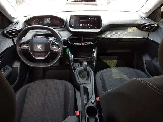 PEUGEOT-208-2021