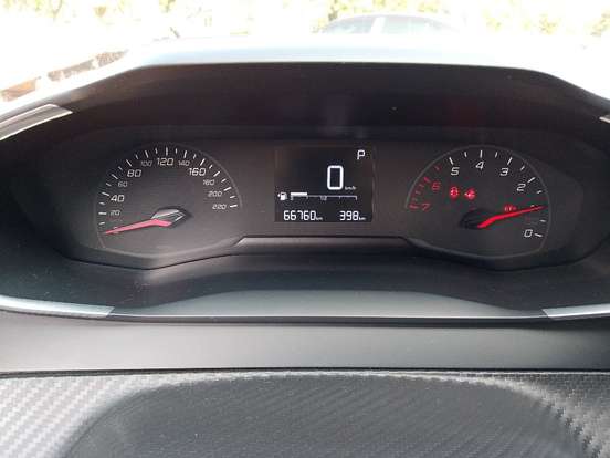 PEUGEOT-208-2021