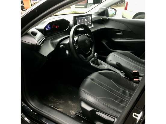 PEUGEOT-208-2022