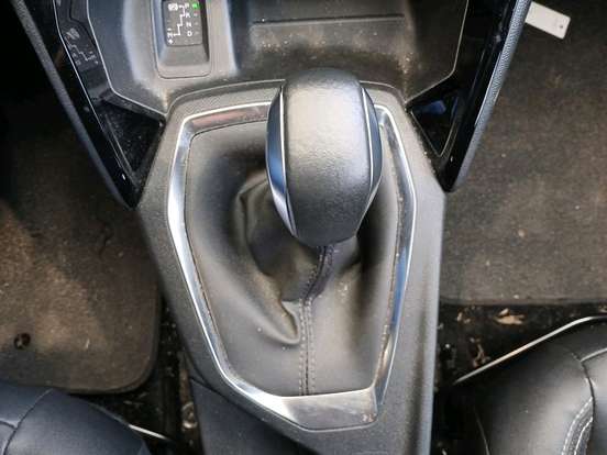 PEUGEOT-208-2022