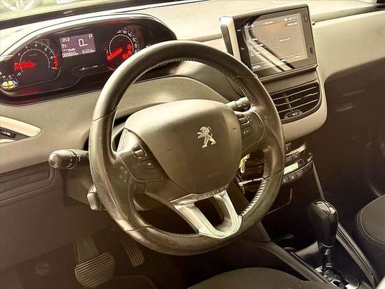 PEUGEOT-208-2017