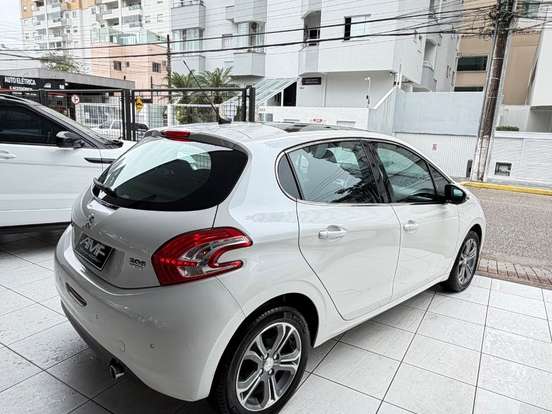 PEUGEOT-208-1.6 GRIFFE 16V FLEX 4P AUTOMÁTICO PEUGEOT-208-2014