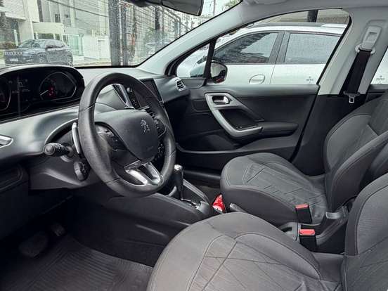 PEUGEOT-208-1.6 GRIFFE 16V FLEX 4P AUTOMÁTICO PEUGEOT-208-2014