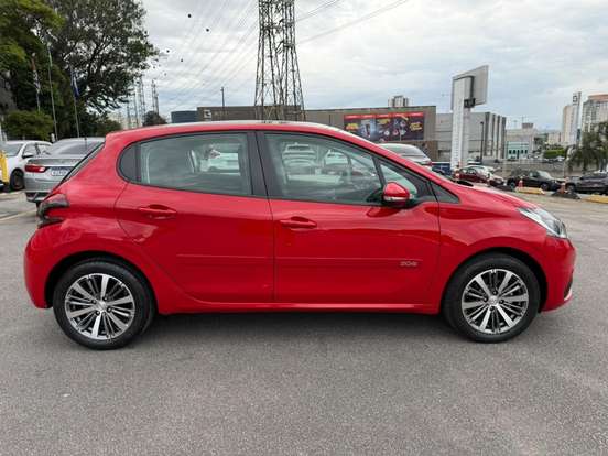 PEUGEOT-208-2019