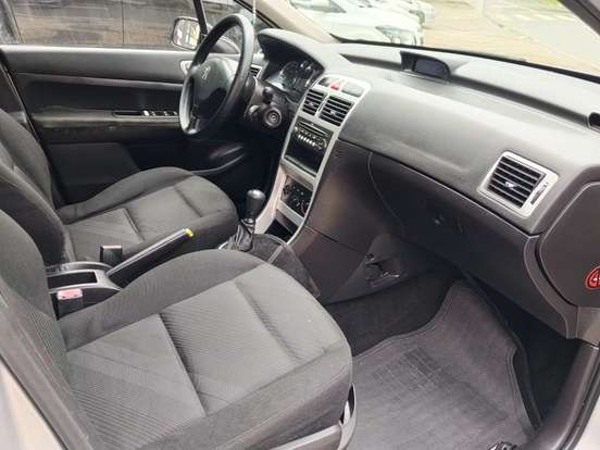 PEUGEOT-307-2010
