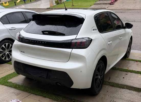 PEUGEOT-208-2022