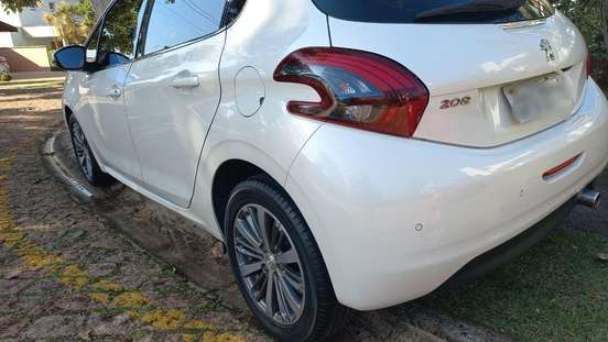 PEUGEOT-208-2016