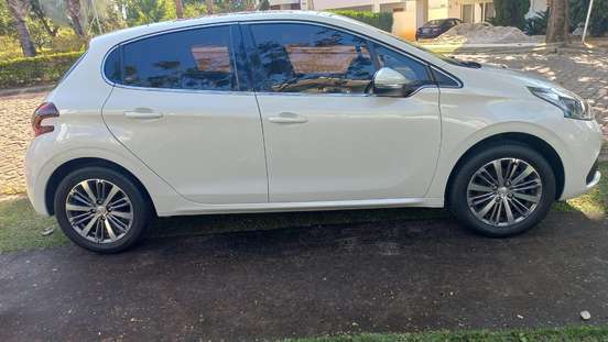 PEUGEOT-208-2016