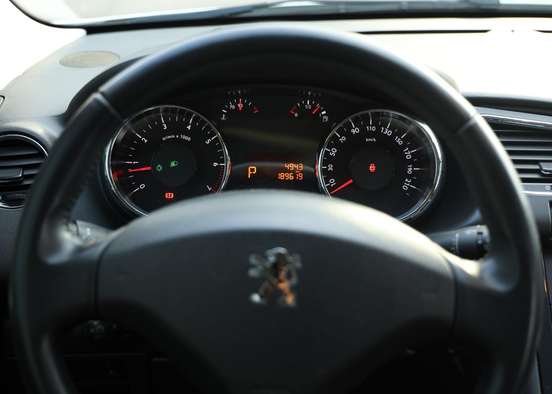 PEUGEOT-3008-2012