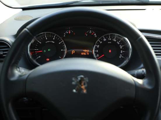 PEUGEOT-3008-1.6 ALLURE THP 16V GASOLINA 4P AUTOMÁTICO PEUGEOT-3008-2012