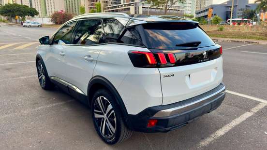 PEUGEOT-3008-2018