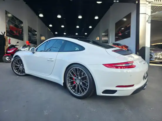 PORSCHE-911-2017