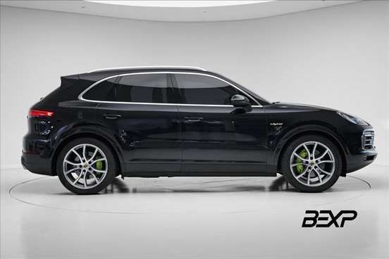 PORSCHE-CAYENNE-2020