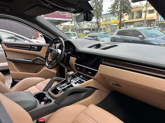 PORSCHE-CAYENNE-2023
