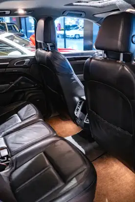 PORSCHE-CAYENNE-2012