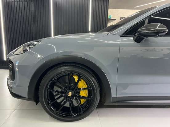 PORSCHE-CAYENNE-2022