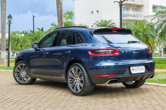 PORSCHE-MACAN-2015