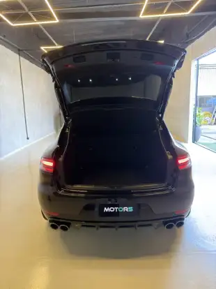 PORSCHE-MACAN-2021