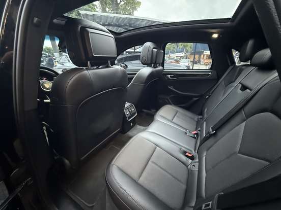 PORSCHE-MACAN-2021