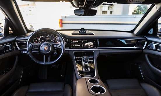 PORSCHE-PANAMERA-2023