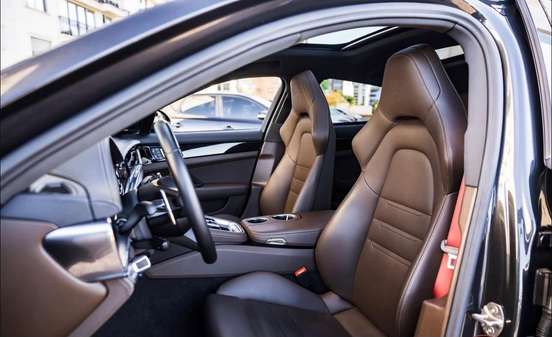 PORSCHE-PANAMERA-2023