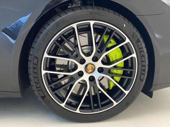 PORSCHE-PANAMERA-2022