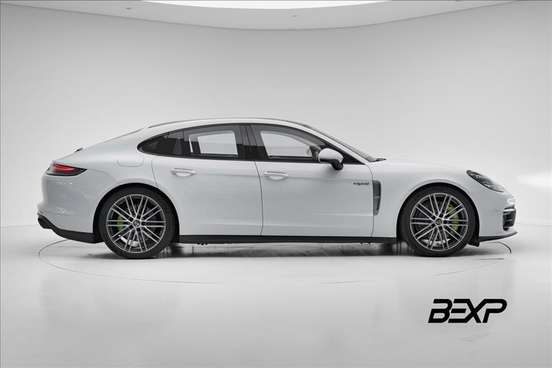 PORSCHE-PANAMERA-2022